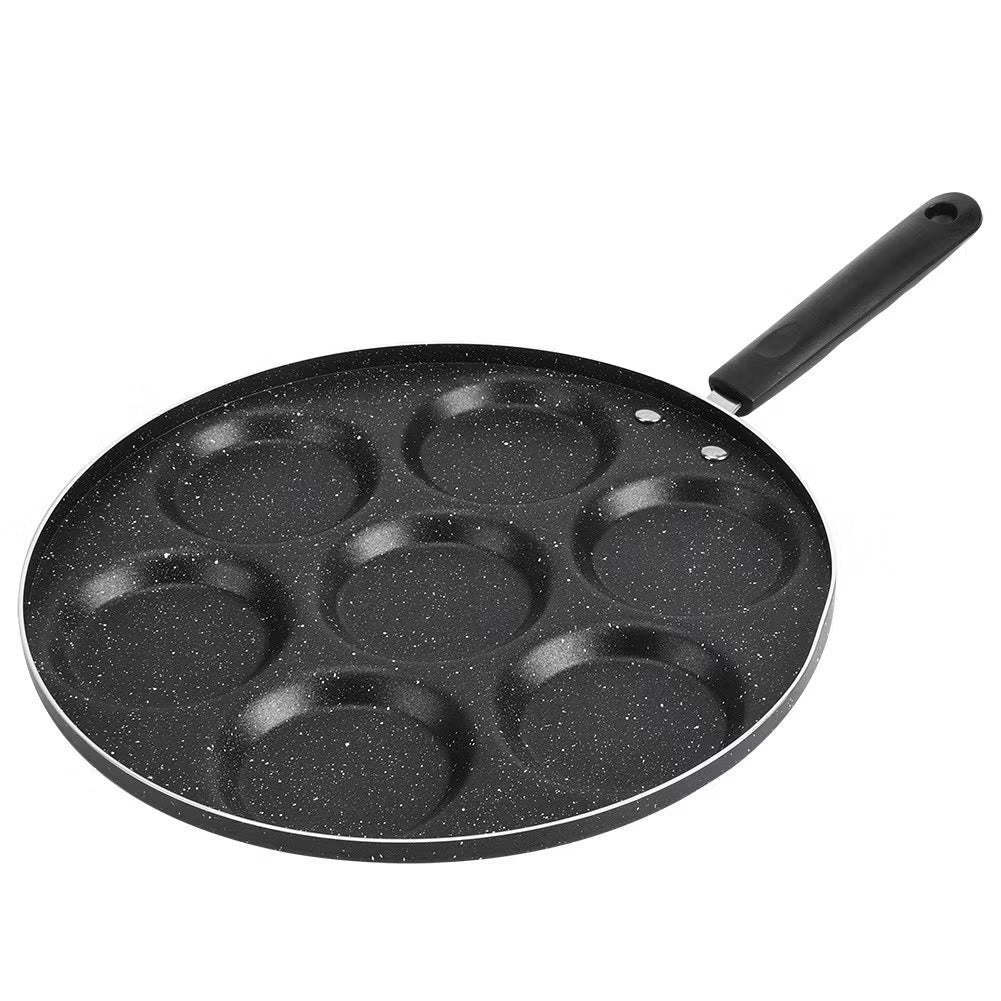 Cozinhar para a família ficou mais fácil com a Frigideira Antiaderente 7 Furos! Faça ovos, panquecas ou omeletes de forma organizada e rápida. Um utensílio ideal para quem quer mais praticidade e menos louça no final do preparo.

