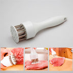 O Amaciador de Carne InoxBeef transforma sua cozinha! Aço inox de alta qualidade e design prático para amaciar carnes rapidamente, resultando em cortes mais macios e saborosos.