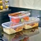 Economize tempo e dinheiro com o Kit 10 Marmitas com Travas Laterais. Com capacidade de 800ml cada, são ideais para refeições completas. Perfeitas para quem leva almoço ao trabalho, faculdade ou quer manter uma alimentação organizada durante a semana.