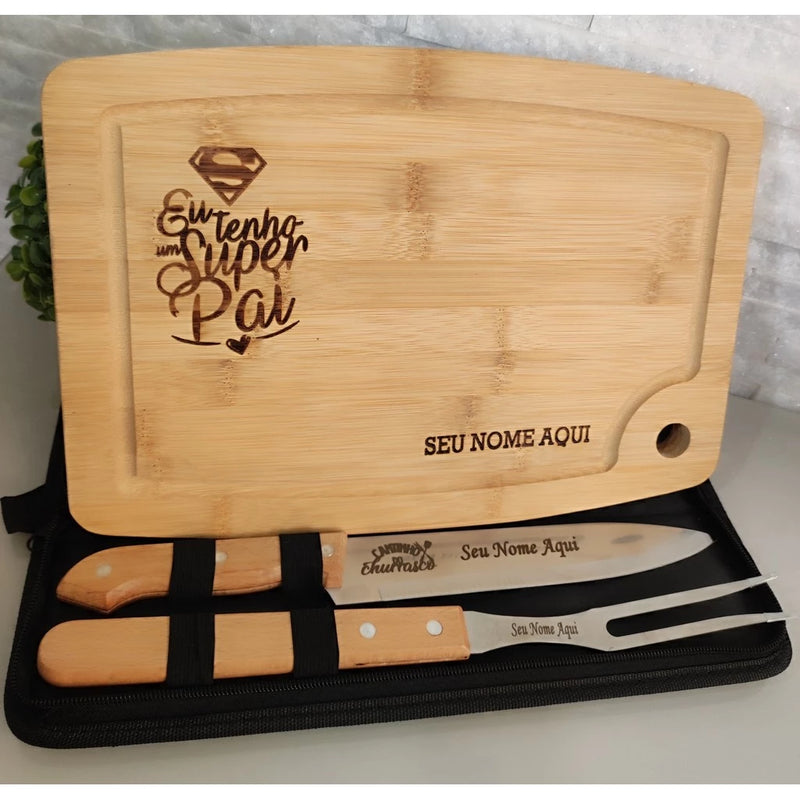 GrillPro - Kit Churrasco 2 Peças + Tábua Personalizada – O Presente Perfeito para o Pai Apaixonado por Churrasco!